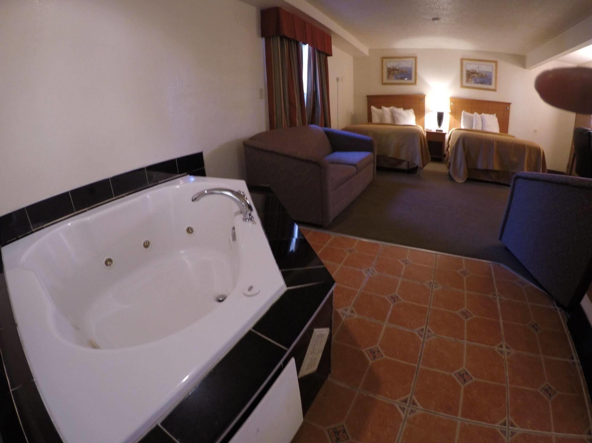 Rodeway Inn Point Pleasant Beach Экстерьер фото
